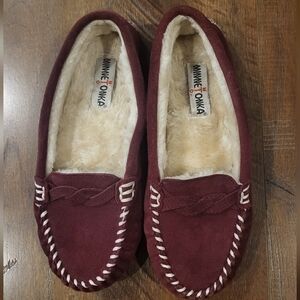 Minnetonka Women's Rich Burgundy Red Moccasins.  Fleece Lined. Size 10